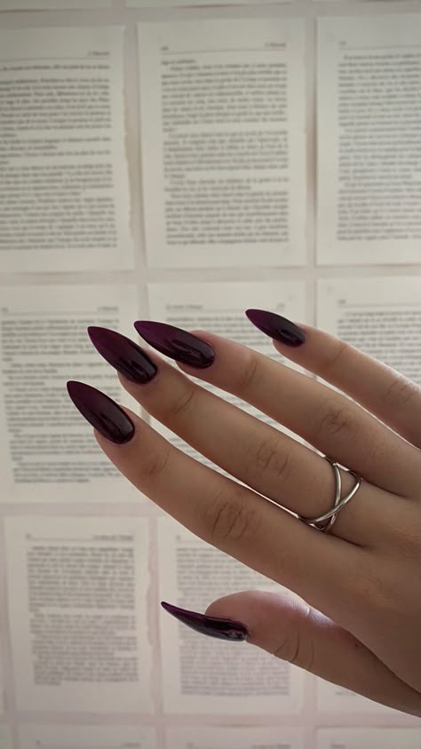 Nails For Vampire Costume, Vampire Blood Nails, The Vampire Diaries Nails Ideas, Buffy The Vampire Slayer Nails, Salvatore Nails, Vampire Aesthetic Nails, Tvd Nails Ideas, Carti Nails, Vampire Teeth Nails