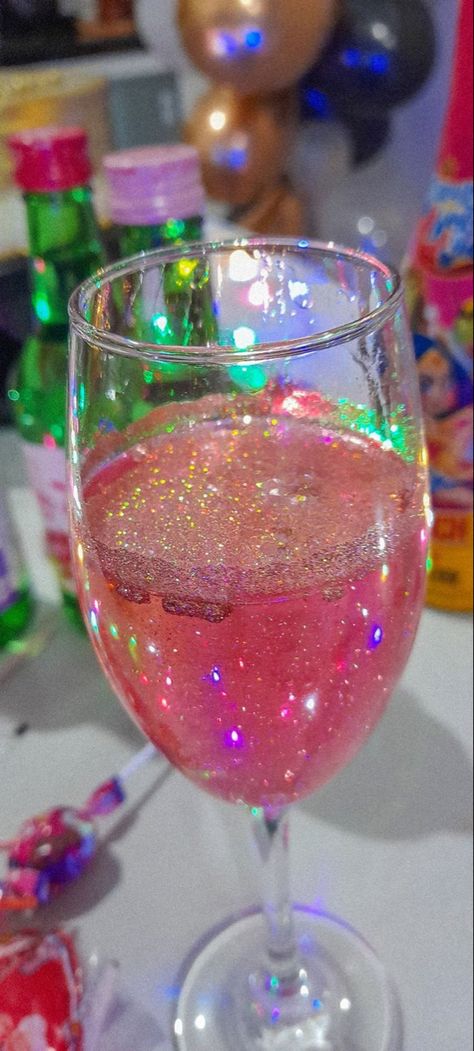 Party Aesthetic Ideas Decoration, Birthday Drink Ideas Non Alcoholic, Party Glitter Aesthetic, Glitter Drink Aesthetic, Glitter Aesthetic Party, Pink Glitter Drink Non Alcoholic, Drink Party Aesthetic, 21st Birthday Non Alcoholic Ideas, Pink Themed Birthday Party 21