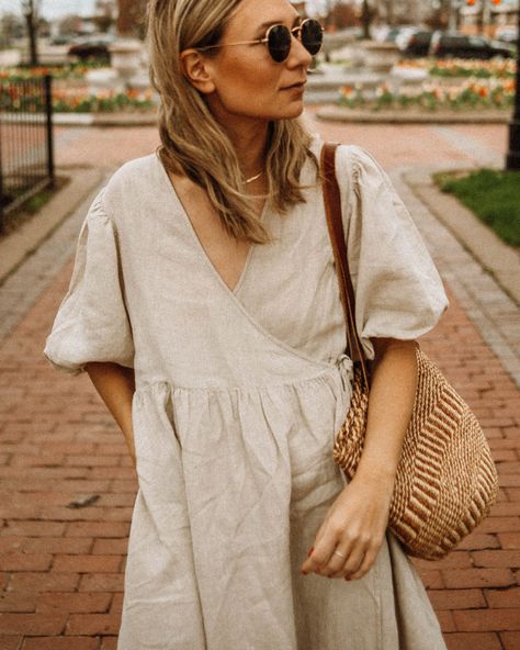 Classic Linen Outfits, Sweet Style Outfits Girly, Dress With Tshirt, Eco Minimalist, Natural Style Personality, Clothing Brand Aesthetic, Simple Cotton Dress, Linen Dress Outfit, Hipster Outfits Summer