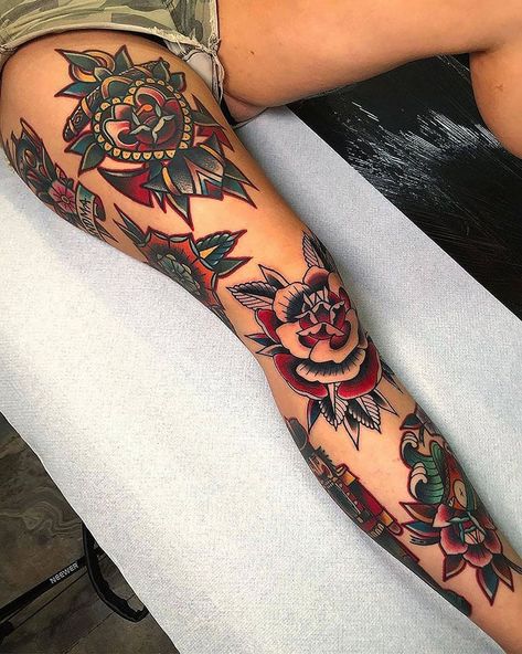 Loving this leg tattoo sleeve filled with flowers. These leg tattoo ideas for women will inspire anyone who’s looking for feminine tattoo ideas. Tattoos Leg, Girls With Sleeve Tattoos, Tattoo Leg, Women Tattoos, Traditional Tattoo Sleeve, Tattoos Geometric, Tattoos Women, Leg Tattoos Women, Leg Sleeve Tattoo