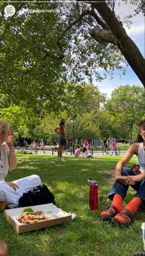 London Summer, Picnic Time, Brooklyn Baby, Picnic In The Park, Nyc Trip, Spring Aesthetic, London Love, Dream Lifestyle, Summer Bucket