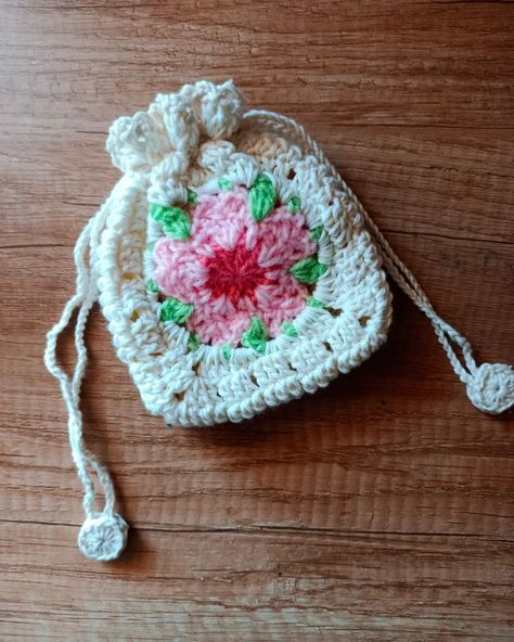 Sakura Granny Square Pouch . . . #crochetersofinstagram #sakura #crochetsakura #crochetsakuraflower #crochetkawaii #drawstringbag #crochetairpodscase #airpodpouch #crochetpouch #crochetapplique #grannysquare #grannysquaresrock #stopmotionanimation #sakuragrannysquare #india #indiasmallbusiness #indiacraftingmemories #indiahandicrafts #handmadeindia #handmadewithlove #handmadegifts #pinterestinspired #rainbowdustcrochetry #smallbuisnesscommunity #smallbusinessindia #indiacrochetclub #punesm... Granny Square Pouch, Flower Granny Square, Crochet Pouch, Sakura Flower, Crochet Applique, Crochet Square, Stop Motion, Crochet Flowers, Granny Square