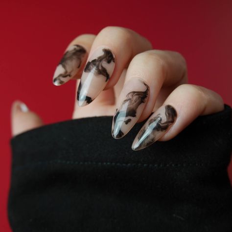 Smoky Nails 🖤 #placeonails #pressonnails #nailartinspo #smokynails Fourth Wing Nail Ideas, Fourth Wing Inspired Nails, Fourth Wing Nails Designs, Fourth Wing Nail Art, Fourth Wing Nails, Smoky Nails, Smokey Nails, Wing Nails, Nail Art Designs Images