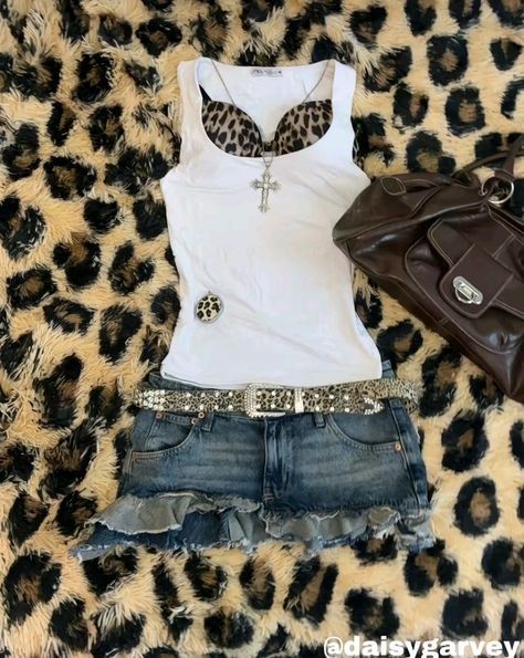 Fits For Autumn, Leopard Long Sleeve Top Outfit, Y2k Bling Outfits, Outfits W Shorts, Long Sleeve Outfits Aesthetic, Y2k Jacket Outfit, 2000s Summer Fashion, White Long Sleeve Outfit, 2012 Outfits