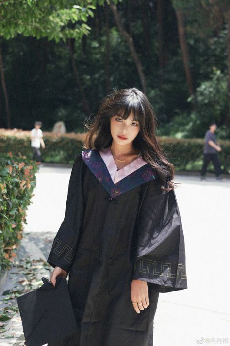 Graduation Gown Hairstyle, Graduation Concept Photo, Graduation Creative Shot Ideas Philippines, Asian Graduation Pictures, Graduation Photo Aesthetic, Korean Graduation Pictures, Graduation Dress Korean, Graduation Gown Ideas, Graduation Aesthetic Pictures