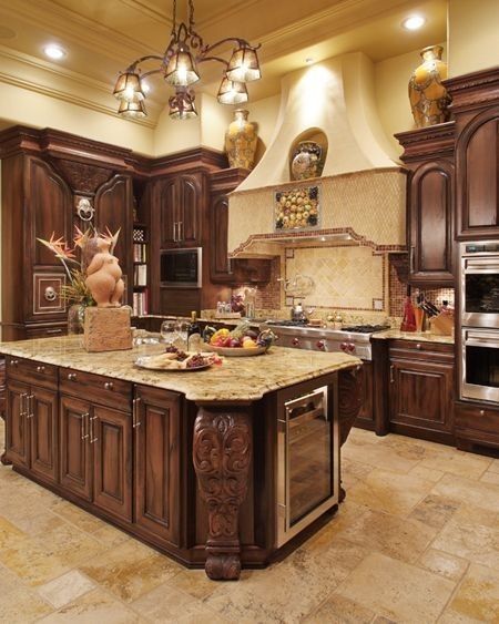 Tuscan Kitchen Design, Color Cabinets, Old World Kitchens, Kitchens Luxury, Tuscan Design, Tuscan Kitchen, Mediterranean Home Decor, Tuscan House, Big Kitchen