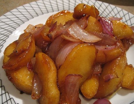 loved the apples-and-onions! Sauteed Apples, Apples And Onions, Quick Vegetarian Recipes, Ingalls Family, Pita Sandwiches, Quick Vegetarian Meals, Food History, Onion Recipes, Vegetarian Meals