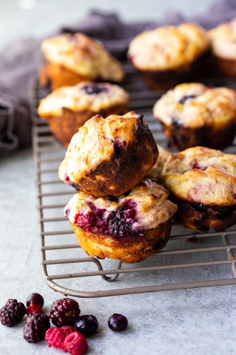 Muffin Popovers, Basil Muffins, Triple Berry Muffins, Fluffy Muffins, Scone Recipes, Muffins Easy, Meal Planning App, Quick Meal Prep, Berry Muffins