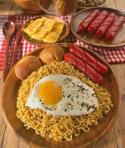 Silog Meals Ideas, Filipino Breakfast Ideas, Silog Meals, Pinoy Dishes, Filipino Breakfast, Chicken Burgers Recipe, Filipino Foods, Grocery Foods, Yummy Comfort Food