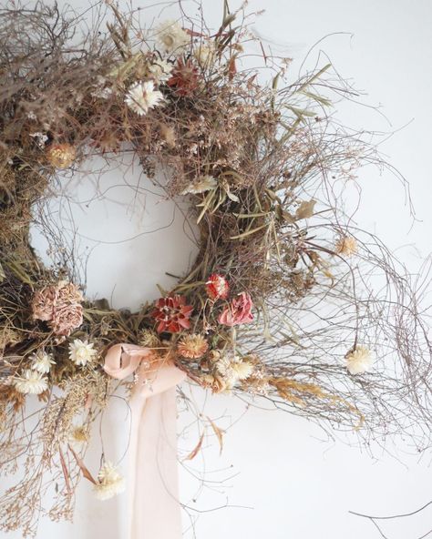 Protea Wreath, Boho Wreaths, Nature Wreath, Evergreen Wreaths, Dried Floral Wreaths, Evergreen Flowers, Flowers London, Dried Flowers Diy, Fresh Wreath