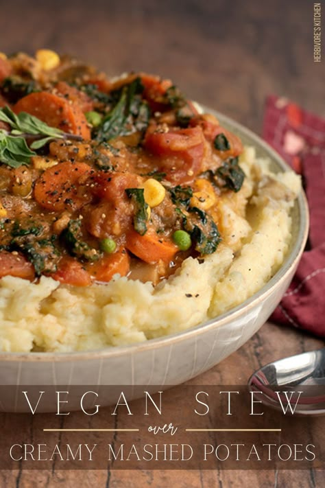 Vegan Meals With Mashed Potatoes, Veggie Mashed Potatoes, Easy Fall Vegan Dinner, Vegan Bean Stew, Plant Based Comfort Food, Fall Vegan Meals, New Vegetarian Recipes, Veggie Crockpot Recipes, Vegan Fall Meals