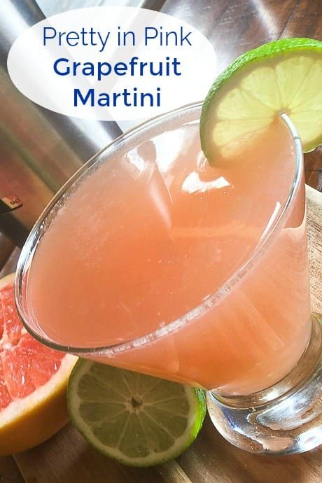 Pretty in Pink Grapefruit Martini Recipe #PinkGrapefruit #Cocktail #Martini #PinkCocktail #GrapefruitMartini #GrapefruitCocktail Grapefruit Cocktail Recipes, Grapefruit Martini, Tonic Cocktails, Grapefruit Vodka, Grapefruit Cocktail, Cocktail Martini, Citrus Cocktails, Martini Recipe, Vodka Martini