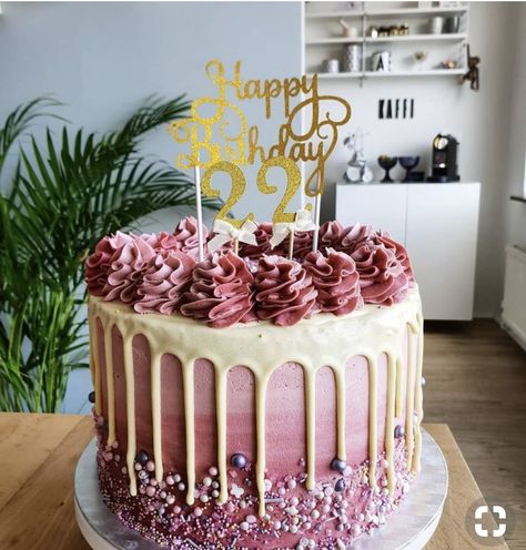 22nd Birthday Ideas, Torte Blu, Birthday Drip Cake, Cakes For Teens, 22nd Birthday Cakes, Cake Designs For Girl, 15th Birthday Cakes, 20 Birthday Cake, 17 Birthday Cake