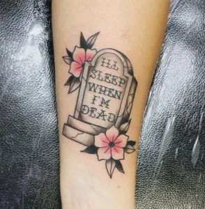 Cute Tombstone Tattoo, Traditional Grave Stone Tattoo, Mortality Artwork, Mortality Tattoo, Tombstone Tattoo Design, Headstone Tattoo Ideas, Stone Tattoo Ideas, Head Stone Tattoo, Gravestone Tattoo Design