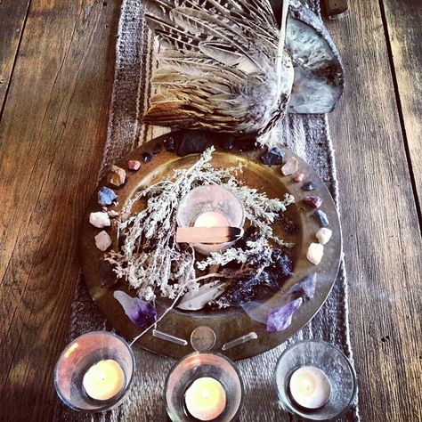 threearrowsleather: Offering / Sacred Spaces <3 Wiccan Alter, Crystal Alter, Sacred Space Altar, Witch Vibes, Crystal Altar, Pagan Altar, Sacred Spaces, Dark Autumn, Modern Witch