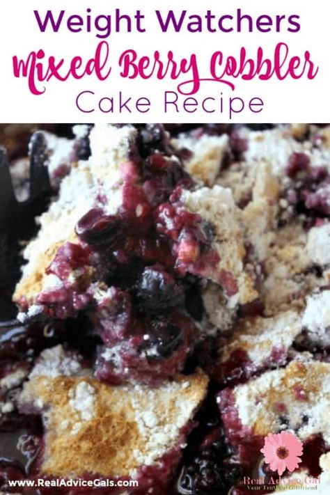 Weight Watchers Berry Cobbler Recipe Weight Watchers Cobbler, Weight Watchers Cake, Weight Watchers Appetizers, Cobbler Cake, Mixed Berry Cobbler, Berry Cobbler Recipes, Weight Watchers Dessert Recipes, Weight Watchers Snacks, Berry Cobbler