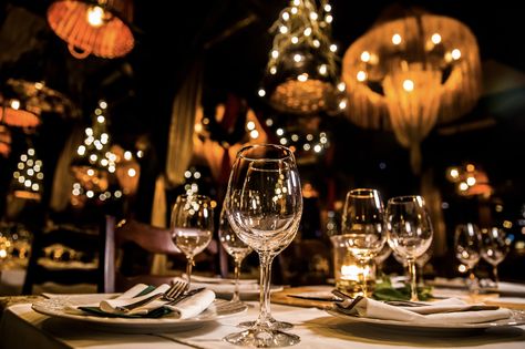 Two of the country's most romantic restaurants are in New York Restaurant Website Design, Disposable Plastic Plates, Floral Typography, Dinner Restaurants, Sushi Time, Restaurant Table, Romantic Restaurant, Luxury Restaurant, Elegant Table Settings