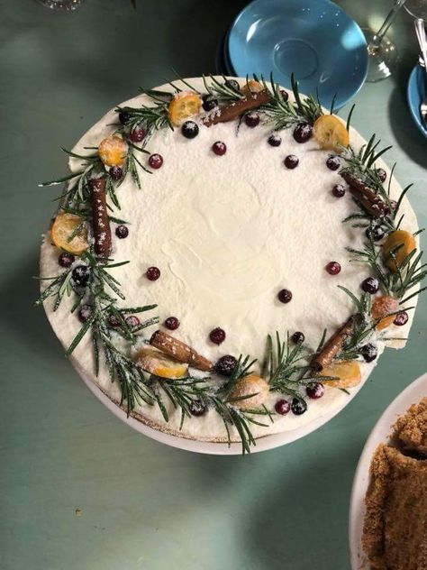 Christmas carrot cake. #cake #winter #christmas #carrot #rustic #homemade Christmas Carrot Cake Decoration, Winter Cake Decor, Carrot Cake Birthday Cake Decorations, Fancy Carrot Cake Decoration, Natural Cake Decoration, Carrot Cake Decorating Ideas, Christmas Carrot Cake, Rustic Birthday Cake, Fall Cakes Decorating