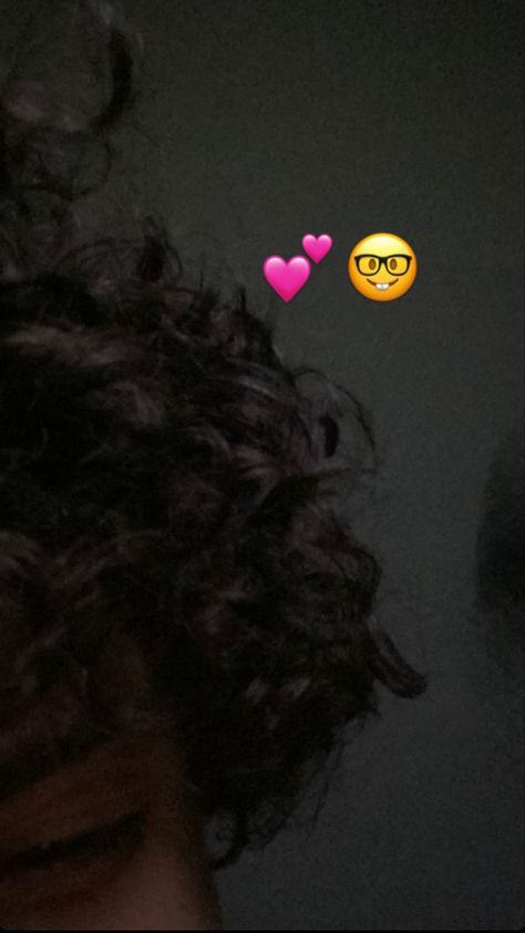 Curly Heads Boys Hispanic, Curly Head, Emo Couples, Bwwm Couples, Iphone Wallpaper For Guys, Cute Guy Pics, Dark Skin Boys, Happy Music Video