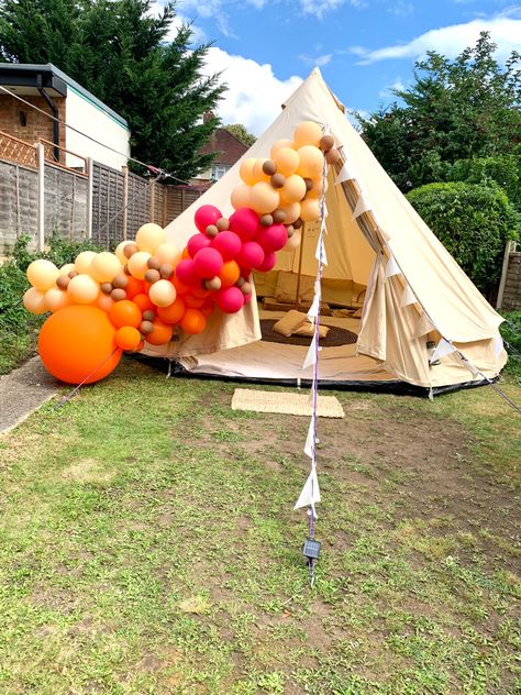 Balloon Designs, Festival Decor, Vbs Crafts, Camping Glamping, Balloon Design, Festival Looks, Balloon Garland, Tent Camping, Balloon Decorations