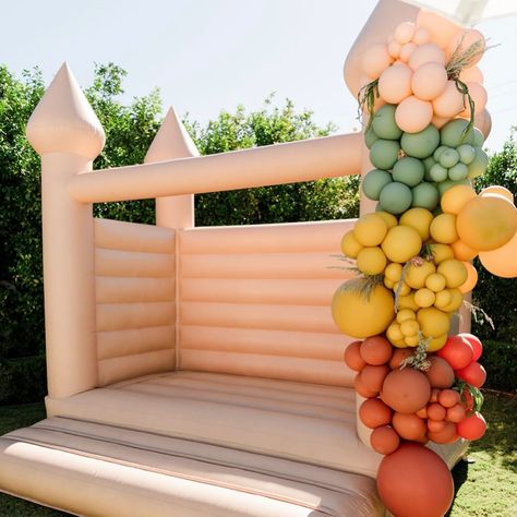 We had the funnest time creating this farmers market birthday celebration! 🧺🍓🍎🥧🌻🍇🫐🥕🌽🥖 Shower Balloon Arch, Farmers Market Birthday, Baby Shower Balloon Arch, Baby Shower Balloons, Balloon Arch, Farmers Market, Birthday Celebration, Nevada, Birthday Party Ideas