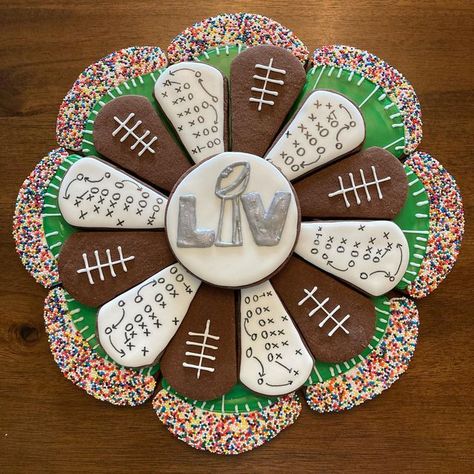 Super Bowl Deserts, Football Sugar Cookies, Super Bowl Cookies, Football Cookies, Cookie Platter, Football Party Food, Fall Cakes, Cookie Time, Pretty Cookies