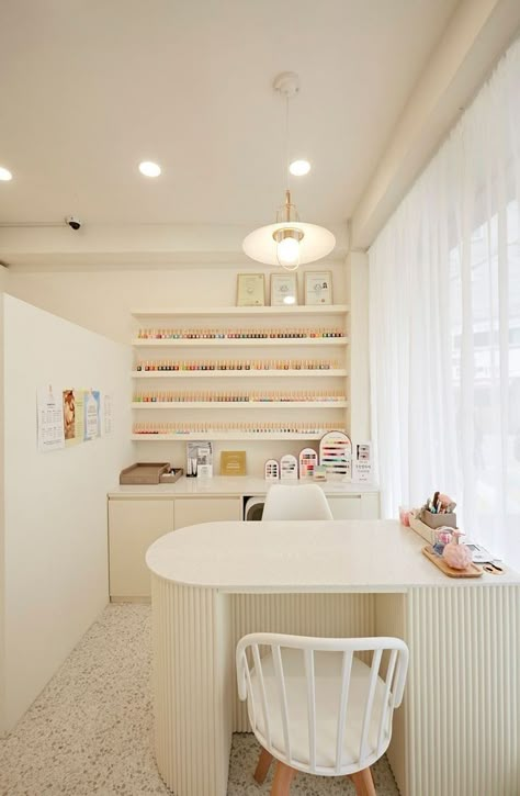 Korean Nail Salon Decor, Desain Salon Kuku, Ideas Decoracion Salon, Nail Room Ideas, Nail Salon Interior Design, Nail Salon Interior, Beauty Room Salon, Salon Suites Decor, Home Nail Salon