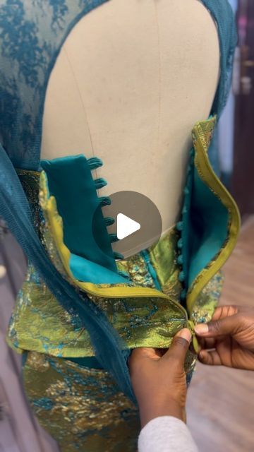 Corset Blouse Designs, Bustier Blouse, Latest Blouse Designs Pattern, Fashion Traditional, Corset Blouse, Corset Outfit, Aso Ebi Bella, African Fashion Traditional, Asoebi Styles