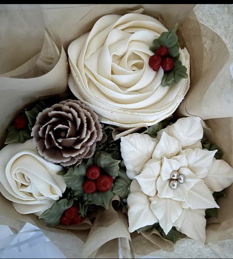 Christmas Desert, Christmas Themed Cake, Ideas Decoracion, Buttercream Cake Decorating, Cupcake Decoration, Winter Wedding Cake, Floral Cupcakes, Cupcake Bouquet, Cake Picks