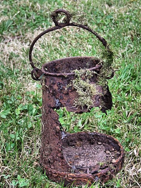 Rusty Bucket, Rusty Necklace, Rusted Metal Texture, Rusted Iron Texture, Rusty Bicycle, Rust Never Sleeps, Inspirational Pictures, Rust, Bird Bath