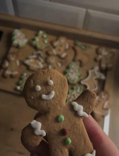 Gingerbread Cookies Recipe, Snow And Christmas, Tea Christmas, Happy Belly, Favourite Season, Instant Gratification, The Nights, Foodie Gifts, Hot Tea