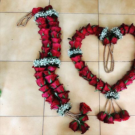 Adorable Flora 🧿💝 on Instagram: "Customised Garland’s 😍❤️♥️ DM FOR ORDER'S 💫 What’s App -8793932629 #flowerdecorations #rose #weddingphotography #roses #garland #weddingdecorations #bridetobe #bouquet #indianwedding #redroses #reelsinstagram #luxurywedding #flowerlovers #bride #weddingideas #customised #weddingdecoration #weddingday #flowerart #wedmegood #bridesmaids #flowerphotography #indianweddings #flowerbox #wedding #bridalbouquet #bride #maharashtrianbride #photography #maharashtrianwe Varmala Designs Red Roses, Red Flower Garland, Red Garland Indian Wedding, Wedding Mala Rose, Red Rose Garland, Varmala Designs, Wedding Varmala, Rose Garland Wedding, Wedding Mala