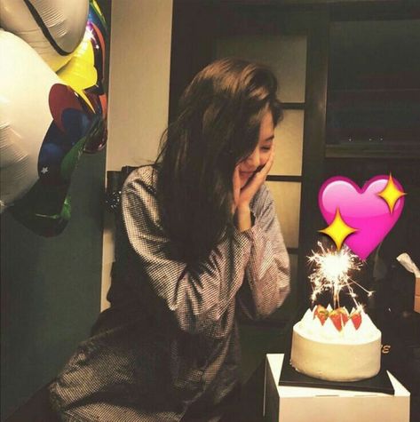 Cute Birthday Pictures, Jennie Kim Blackpink, Birthday Surprise, Birthday Photoshoot, Blackpink Photos, Lalisa Manoban, Blackpink Jennie, Yg Entertainment, Korean Girl