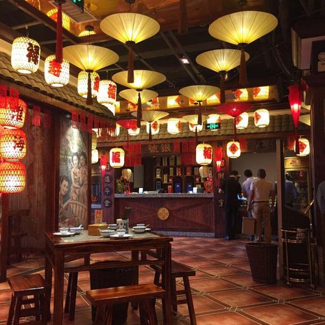 Chinese Cafe Design, Chinese Restaurant Interior, Sushi Bar Design, 1940s Interior, Chinese Cafe, Japanese Restaurant Design, Ramen Bar, Restaurant Designs, Chinese Interior