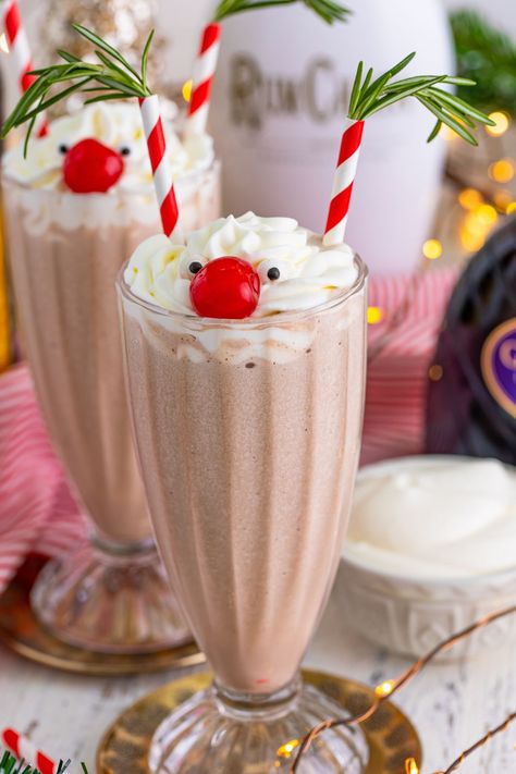 Drunk Rudolph Milkshake - My Incredible Recipes Christmas Milkshakes, Sundae Ideas, Boozy Milkshake Recipes, Dairy Free Milkshake, Irish Cocktails, Lofthouse Sugar Cookies, Boozy Ice Cream, Types Of Ice Cream, Boozy Milkshake