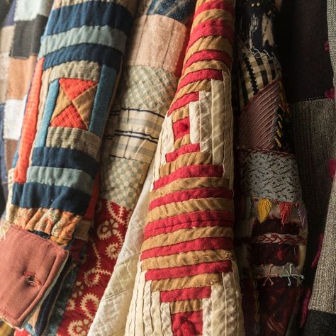 Quilted Clothing, Quilted Clothes, Log Cabin Quilts, 자수 디자인, Antique Quilts, Scrap Quilts, Vintage Quilts, Beautiful Quilts, Quilt Inspiration