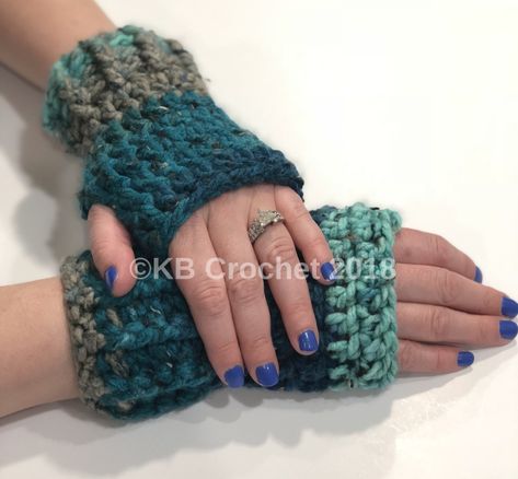 Glove Fashion, Gloves Free Pattern, Crochet Fingerless Gloves Free Pattern, Bulky Yarn Crochet, Slouchy Hat Crochet Pattern, Gloves Crochet Pattern, Deborah Norville, Crochet Mitts, Crochet Hand Warmers