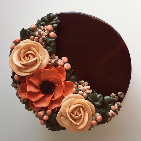 Artist Takes Inspiration From Nature To Make Her Cakes Bundt Cake Decorating, Birthday Cake Ideas Simple, Bundt Cake Decorating Ideas, Fall Cake Decorating Ideas, Wedding Cakes Fall, Fall Cake Decorating, Fall Cake Ideas, Fall Birthday Cake, Cake Ideas Simple