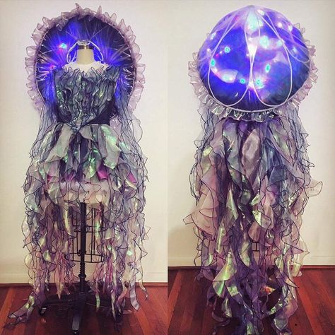 Jellyfish Costume Women, Halloween Costumes Jelly Fish, Jellyfish Outfit Design, Jellyfish Cosplay, Jellyfish Inspired Clothing, Jellyfish Clothing Design, Jellyfish Body Adornment, Jelly Fish Inspired Garments, Jellyfish Costume