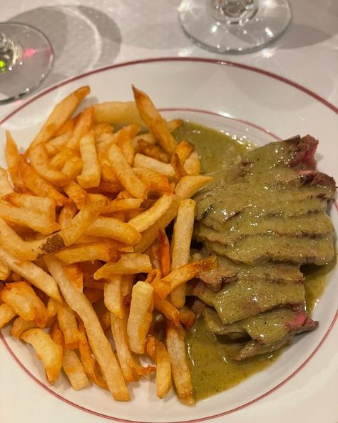 Le Relais de Venise L’entrecote Steak Sauce Recipe | by Nata Vacheishvili | Medium French Steak, Steak Sauce Recipes, Sauce Au Poivre, French Sauces, Steak Frites, Steak Sauce, Chicken Livers, Butter Sauce, Sauce Recipes