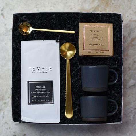 Coffee Gift Box Ideas For Men, Marble Gift Ideas, Coffee Gift Basket Ideas For Men, Coffee Box Gift Ideas, Coffee Accessories Gift Ideas, Kit Cafe Presente, Coffee Gift Basket Ideas, Coffee Gift Ideas, Coffee Gift Set