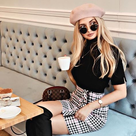 Marcelina (@marcelies) • Instagram photos and videos Outfit With Beret, Leather Leggings Fall, Cute Fall Outfit Ideas, Fall Outfit Ideas For Women, Black Faux Leather Leggings, Outfit Ideas For Women, Style Inspiration Casual, Coffee Girl, Fall Outfit Ideas