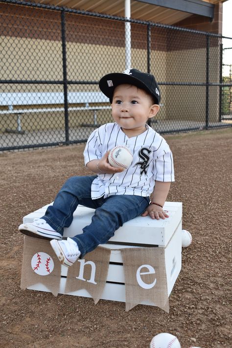 Star Photoshoot, Simple Balloon Decoration, Dodger Game, Toddler Converse, Twin First Birthday, Birthday Themes For Boys, Baseball Baby, Baby Pics, Baby Brother