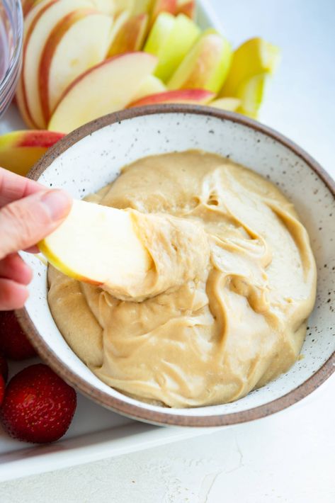 Brown Sugar Apple Dip - Oh Sweet Basil Cream Cheese Apple Dip, Apple Dip Recipe, Raspberry No Bake Cheesecake, Strawberry Fluff, Oh Sweet Basil, Fruit Dips Recipes, Brown Sugar Recipes, Sugar Apples, Butter Toffee