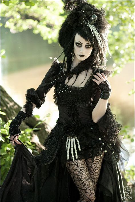 Victorian goth  http://victorian-goth.tumblr.com/ Black Scene, Gothic People, Gothic Coffin, Goth Chic, Gothic Princess, Goth Subculture, Goth Scene, Gothic Witch, Gothic Models