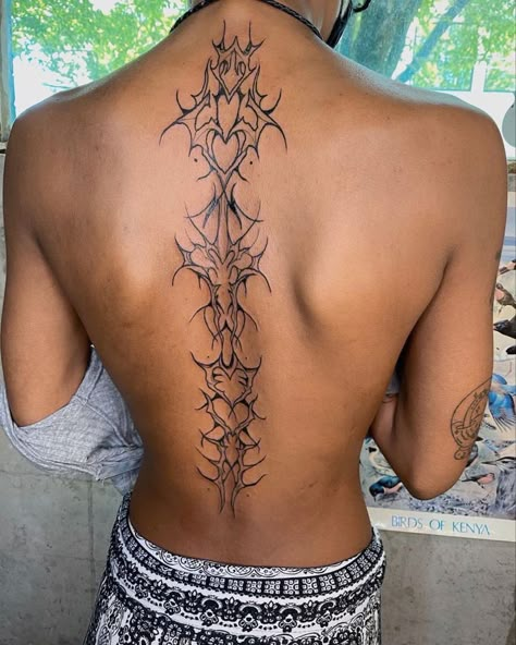 Punk Spine Tattoo, Succubus Spine Tattoo, Spine And Shoulder Tattoo, Skeletal Spine Tattoo, Mechanical Spine Tattoo, Spine Tattoos Y2k, Goth Spine Tattoos For Women, Goddess Spine Tattoo, Skeleton Spine Tattoos For Women