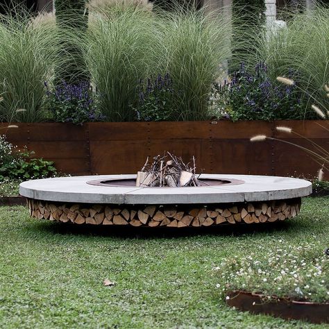 Luxury Fire Pit, Outdoor Fire Pit Designs, Modern Fire Pit, Concrete Fire Pits, Garden Fire Pit, Wood Burning Fire Pit, Fire Pit Designs, Wood Burning Fires, Farm Stay