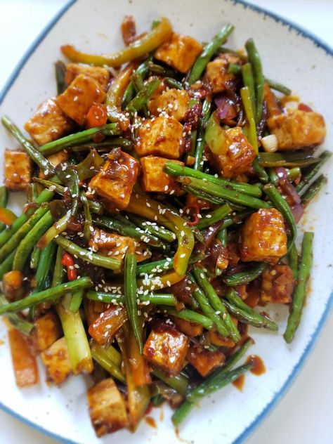 Tofu Green Beans, Stir Fry Easy, Missi Roti, Stir Fry Greens, Green Beans Mushrooms, Vegan Stir Fry, Easy Green Beans, Ginger Green Beans, Seitan Recipes