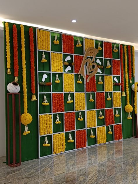 Baby Shower Stage Decorations Indian, Valakappu Decoration, Traditional Seemantham Decoration, Valaikappu Decoration Ideas, Sreemantham Decoration At Home, Simple Sreemantham Decoration At Home, Srimantham Decorations, Seemantham Decoration Ideas, Seemantha Decoration