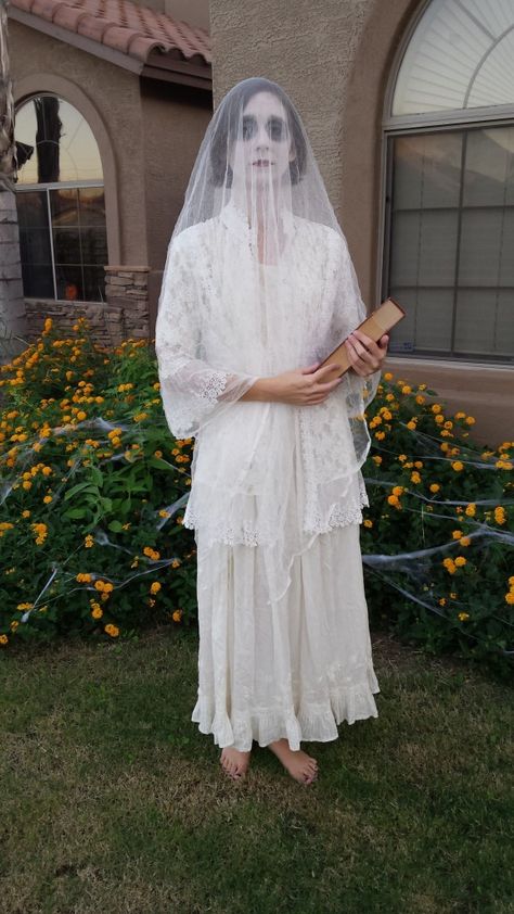 DIY ghost writer costume - Tabitha Dumas Diy Adult Ghost Costume, Diy Ghost Costume For Women, Adult Ghost Costume, Victorian Ghost Costume, Friendly Ghost Costume, Halloween White Dress, Ghost Girl Costume, Diy Ghost Costume, Ghost Costume Women